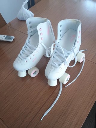 Patines blancos con detalles rosas oxelo talla 39