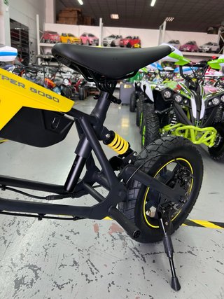 Moto Eléctrica HYPER GOGO R8 Naranja/Negra