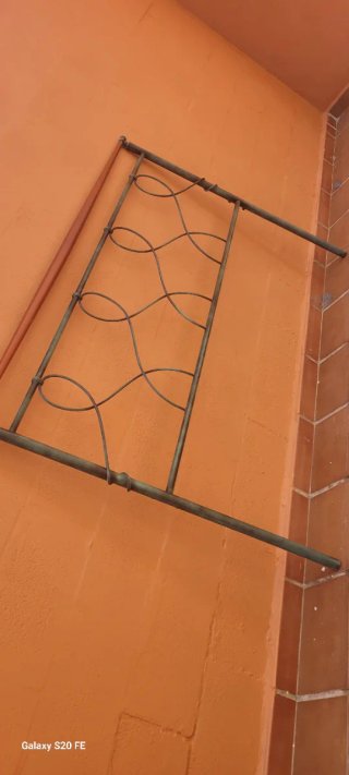 Cabecero de cama metal y madera