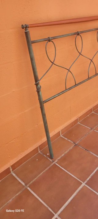 Cabecero de cama metal y madera