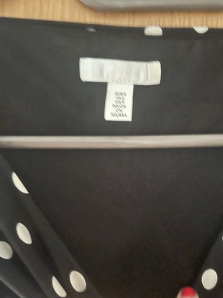 Vestido de lunares negro y blanco