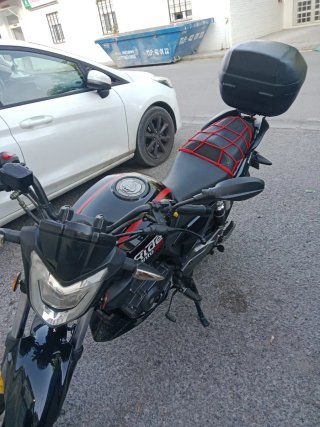 Moto 125cc Negra Estilo Naked