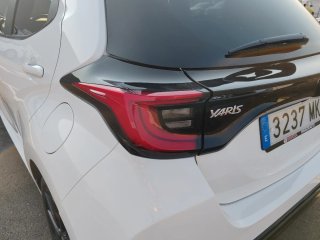 Toyota Yaris blanco