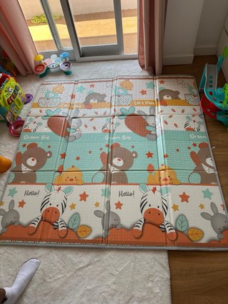 Alfombra de juego infantil con animales reversible