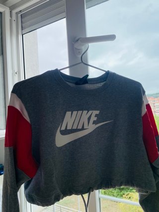 Sudadera Nike Gris y Roja Crop