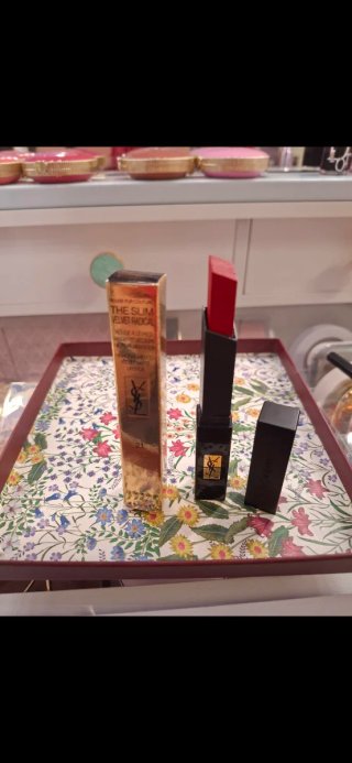 Pintalabios YSL The Slim Velvet Radical Rojo