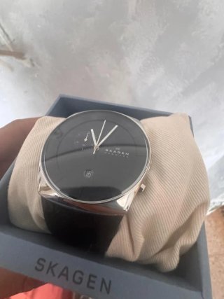 Reloj Skagen Dinmark Negro y Plateado
