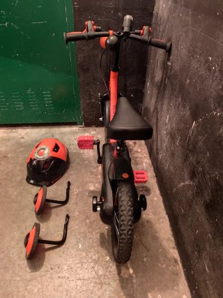 Bici infantil Btwin naranja y negra