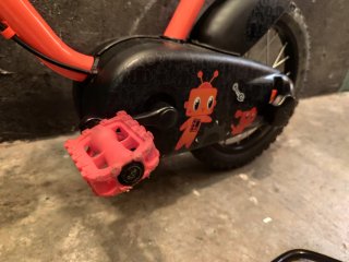 Bici infantil Btwin naranja y negra