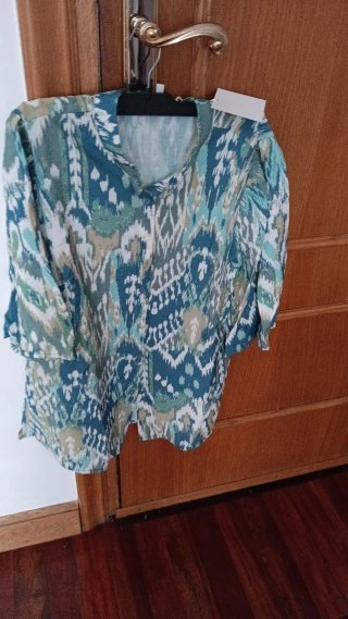 Blusa estampada talla 46.