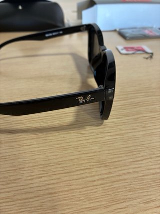 Gafas Ray-Ban negras R4392