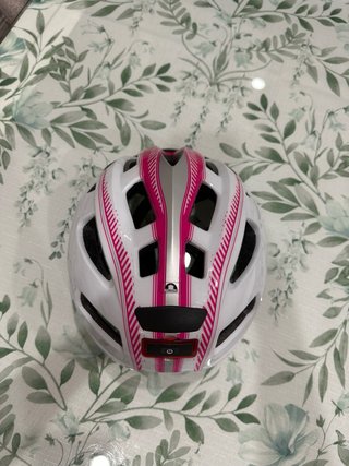 Casco de bicicleta blanco y rosa