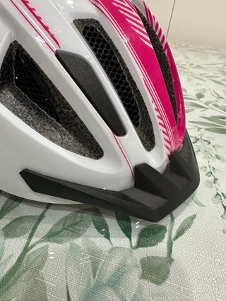 Casco de bicicleta blanco y rosa