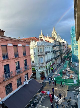 Se alquila piso en el CENTRO DE LEON - calle ancha