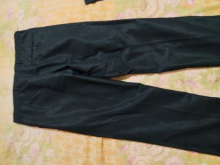 Traje de hombre negro.