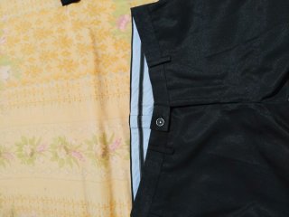 Traje de hombre negro.