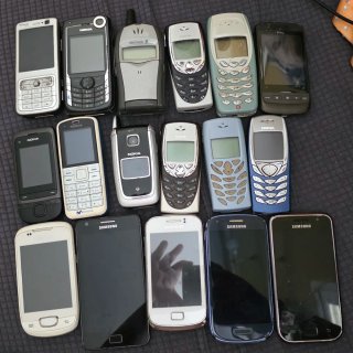 Lote de 17 teléfonos móviles