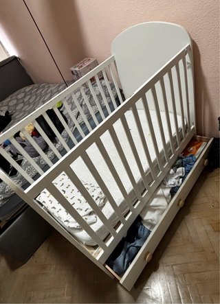 Cuna IKEA con colchón y protector