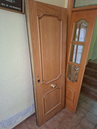 Puerta blindada madera sin uso