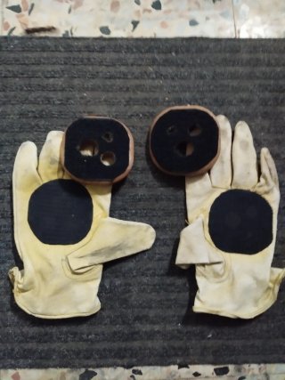 Guantes de descanso beige y marrón