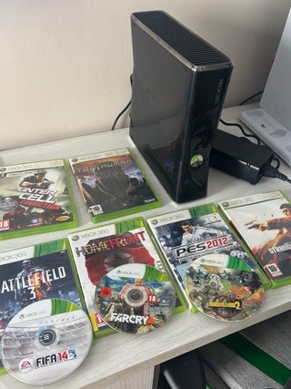 Xbox 360 Negra 230GB + 9 Juegos sin mandos