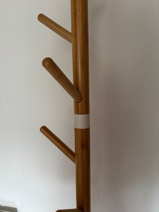Perchero de madera moderno