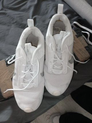 Deportivas Nike Air Max Blancas y Plateadas