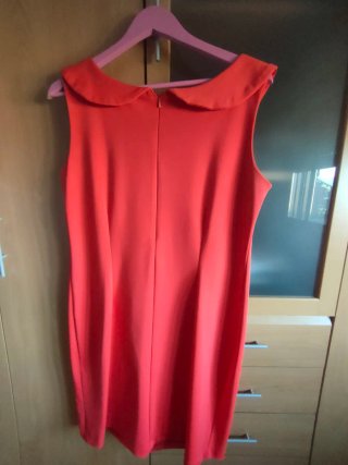 Vestido Coral Elegante