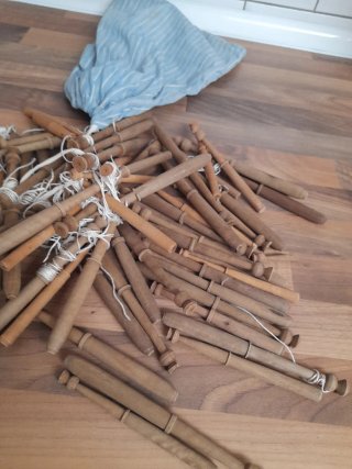 Bolillos de encaje antiguos de madera