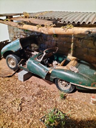 Diorama 1/18 Jaguar E Type 35cm x 25cm x 15cm