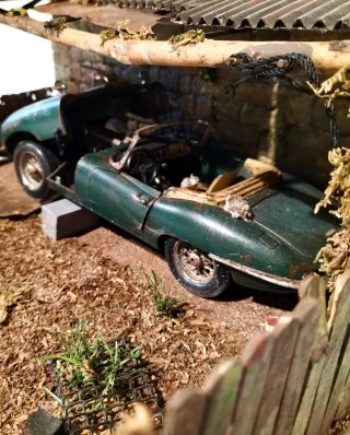 Diorama 1/18 Jaguar E Type 35cm x 25cm x 15cm