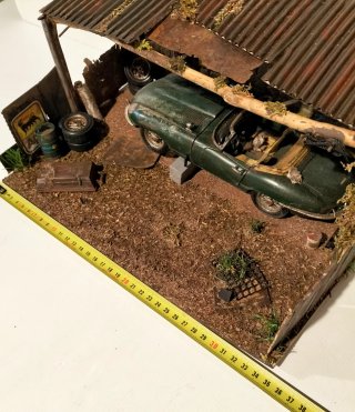 Diorama 1/18 Jaguar E Type 35cm x 25cm x 15cm