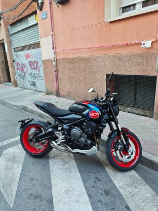 Triumph Trident 660 Tribute