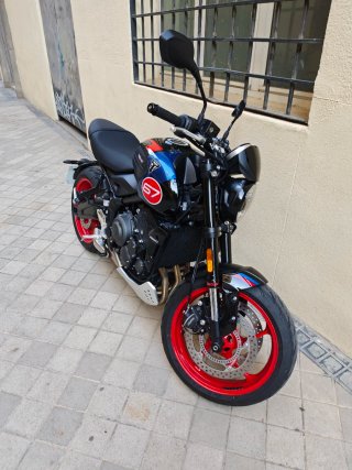 Triumph Trident 660 Tribute