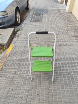 Escalera plegable 2 peldaños verde
