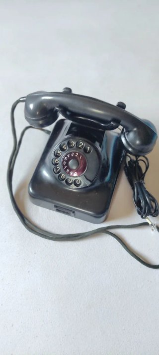 Teléfono antiguo baquelita W48