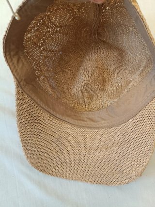 Gorra tejida rafia beige y oro