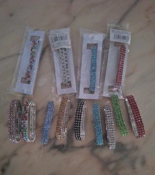 Pulseras de bisutería con pedrería