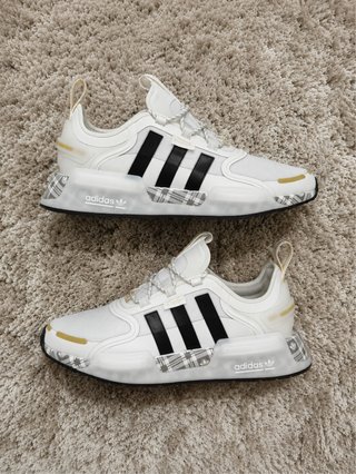 Adidas NMD R1 V3 Blanco Negro Dorado Tartán