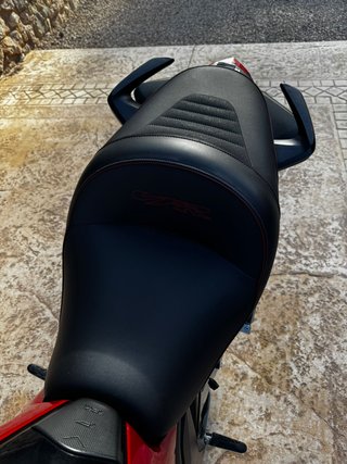 Honda VFR1200F Roja y Plata