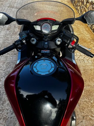 Honda VFR1200F Roja y Plata