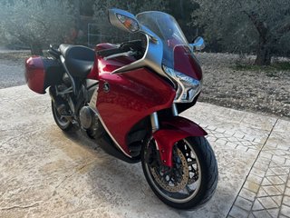 Honda VFR1200F Roja y Plata
