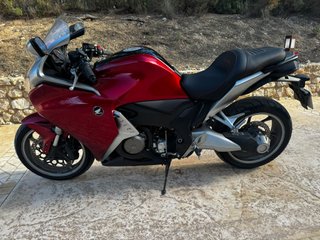 Honda VFR1200F Roja y Plata