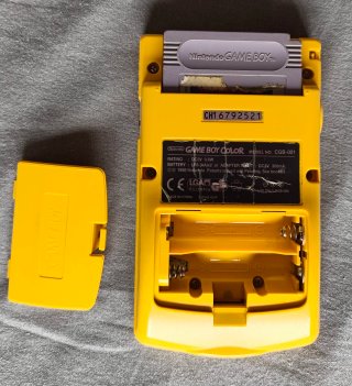 Consola Game Boy Color Amarilla + Super Marioland