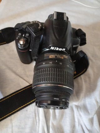 Cámara Nikon DSLR con objetivo