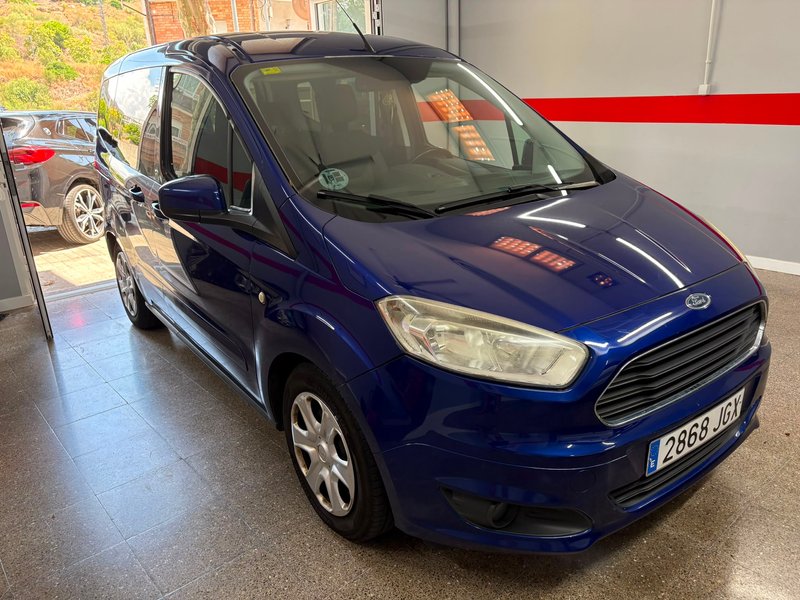 Ford Tourneo Courier - foto 1