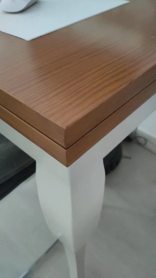Mesa de madera marrón y blanca, precio negociable