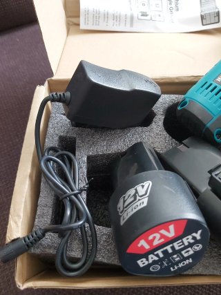 Mini radial 12V con 2 baterías 2.5Ah