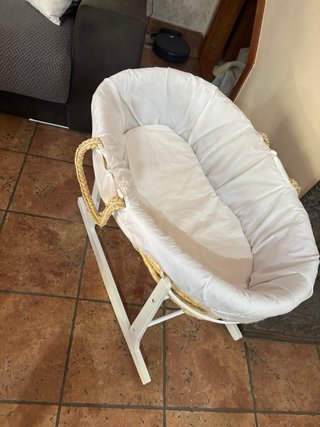 Moisés para bebé de mimbre con soporte