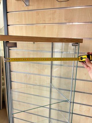 Estanterías de cristal y madera